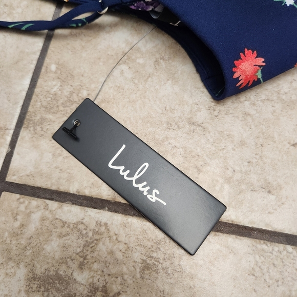 SOLD NWT Lulu’s blue and floral skater dress size medium - Picture 9 of 11